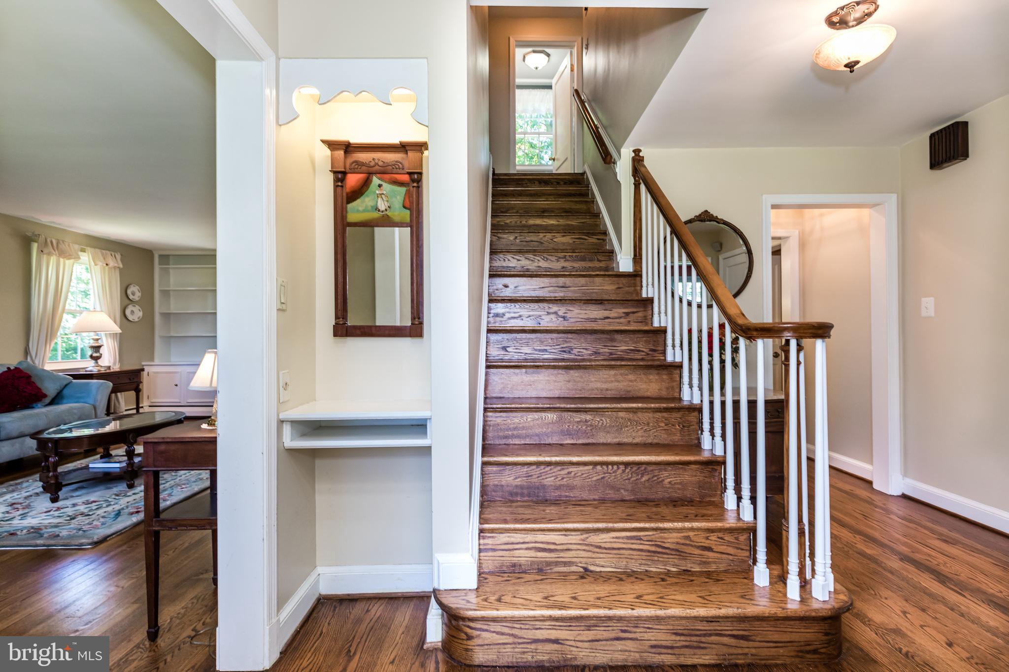 6901 Dorsey Road Laytonsville, MD 20882 - Photo 5 of 60 Foyer with built in lighted nook