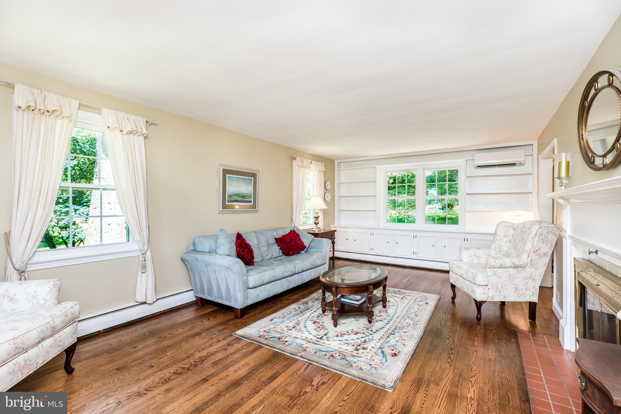 6901 Dorsey Road Laytonsville, MD 20882 - Photo 9 of 60 Main lvl family room/hardwoods/built-ins/fireplace