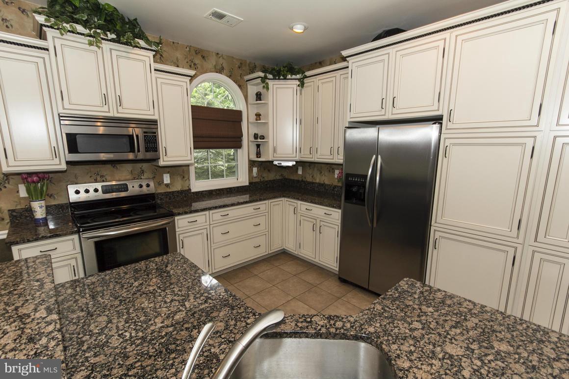 12402 Harford Road Hydes, MD 21082 - Photo 17 of 30 Kitchen