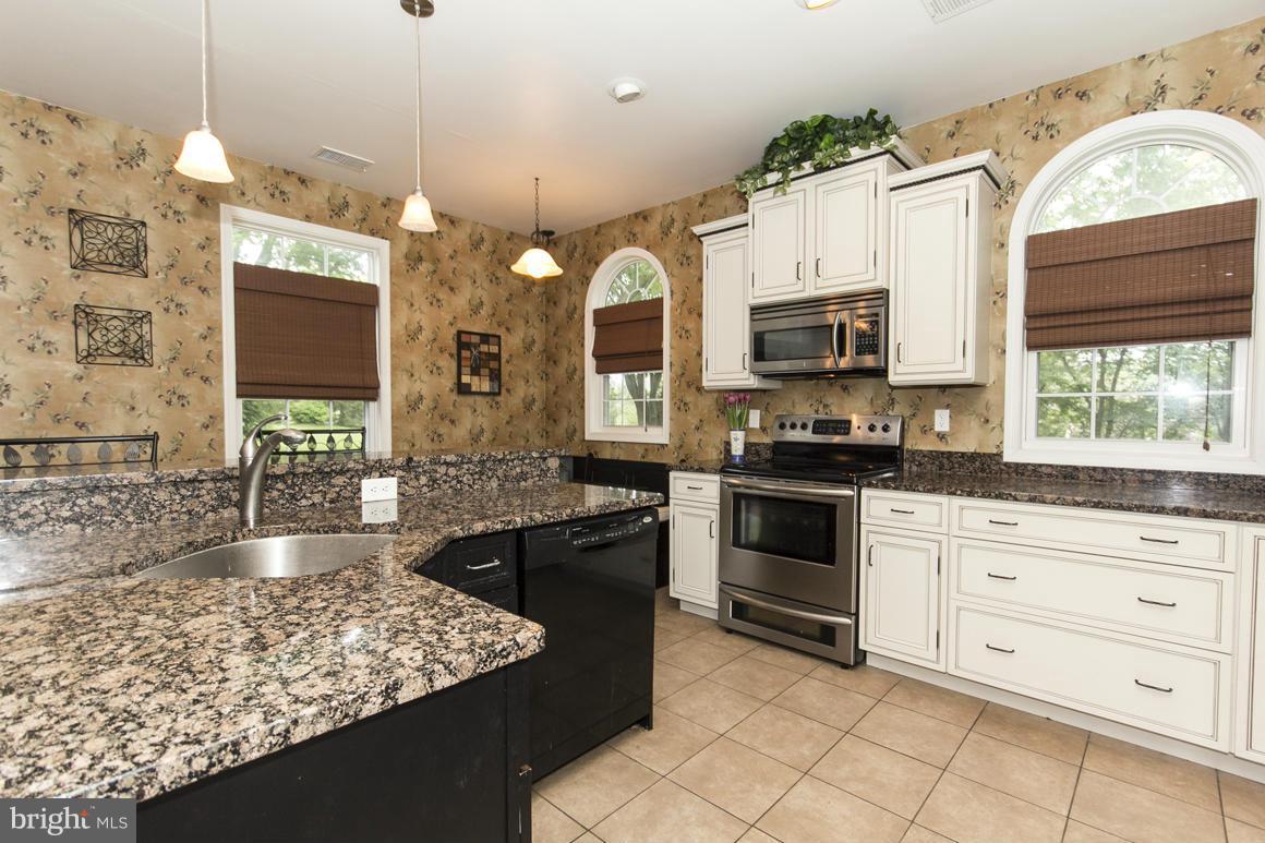 12402 Harford Road Hydes, MD 21082 - Photo 18 of 30 Kitchen