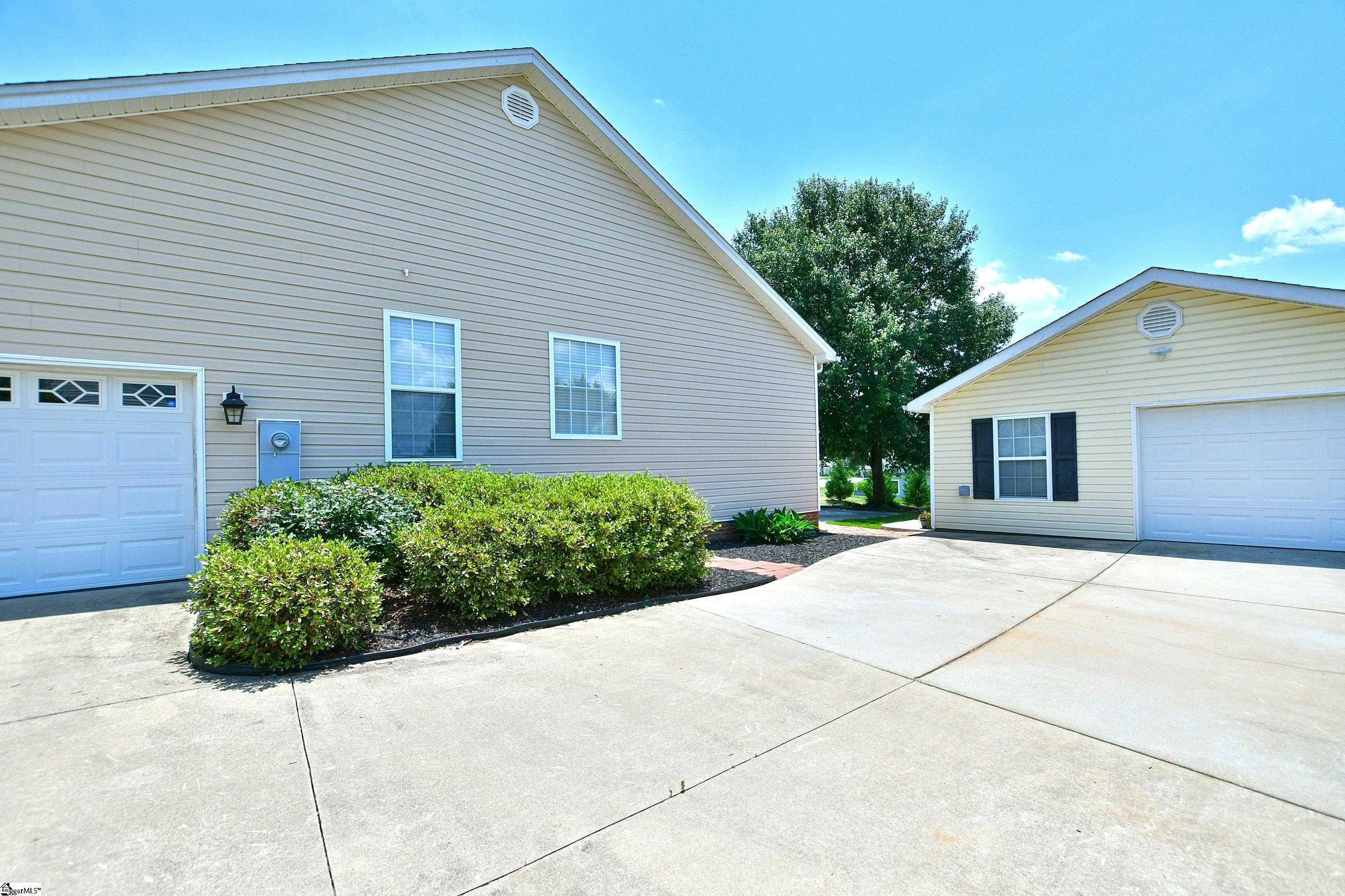 9 Rustcraft Drive Greer, SC 29651 - Photo 3 of 31