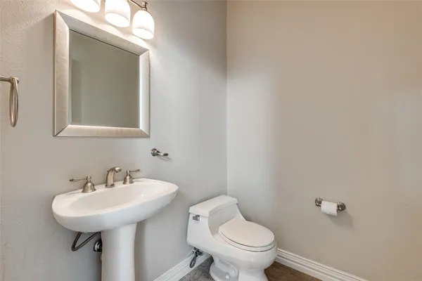 $3,900 | 9 Stonebriar Court, Dallas, TX 75206