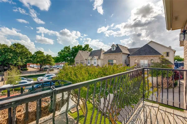 $3,900 | 9 Stonebriar Court, Dallas, TX 75206