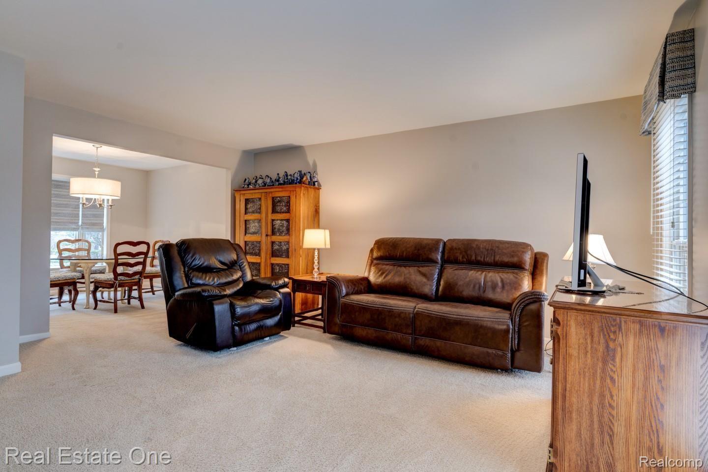 1190 Hathaway Rising Rochester, MI 48306 - Photo 4 of 30 DSC06123_4_5.jpg