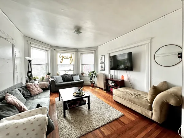 $5,500 | 144 Coolidge Street, Unit 3, Brookline, MA 02446