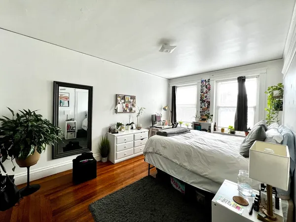 $5,500 | 144 Coolidge Street, Unit 3, Brookline, MA 02446