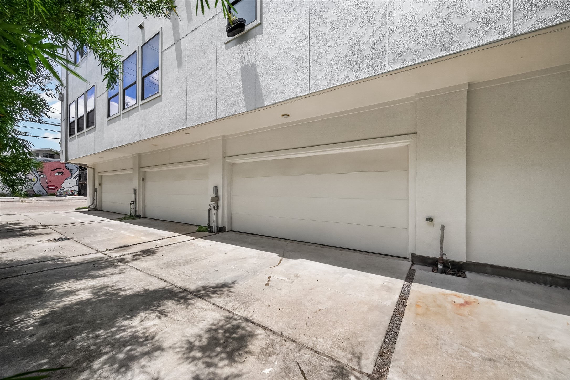 1767 Michigan Street Houston, TX 77006 - Photo 33 of 33 The garage in the back of the home.