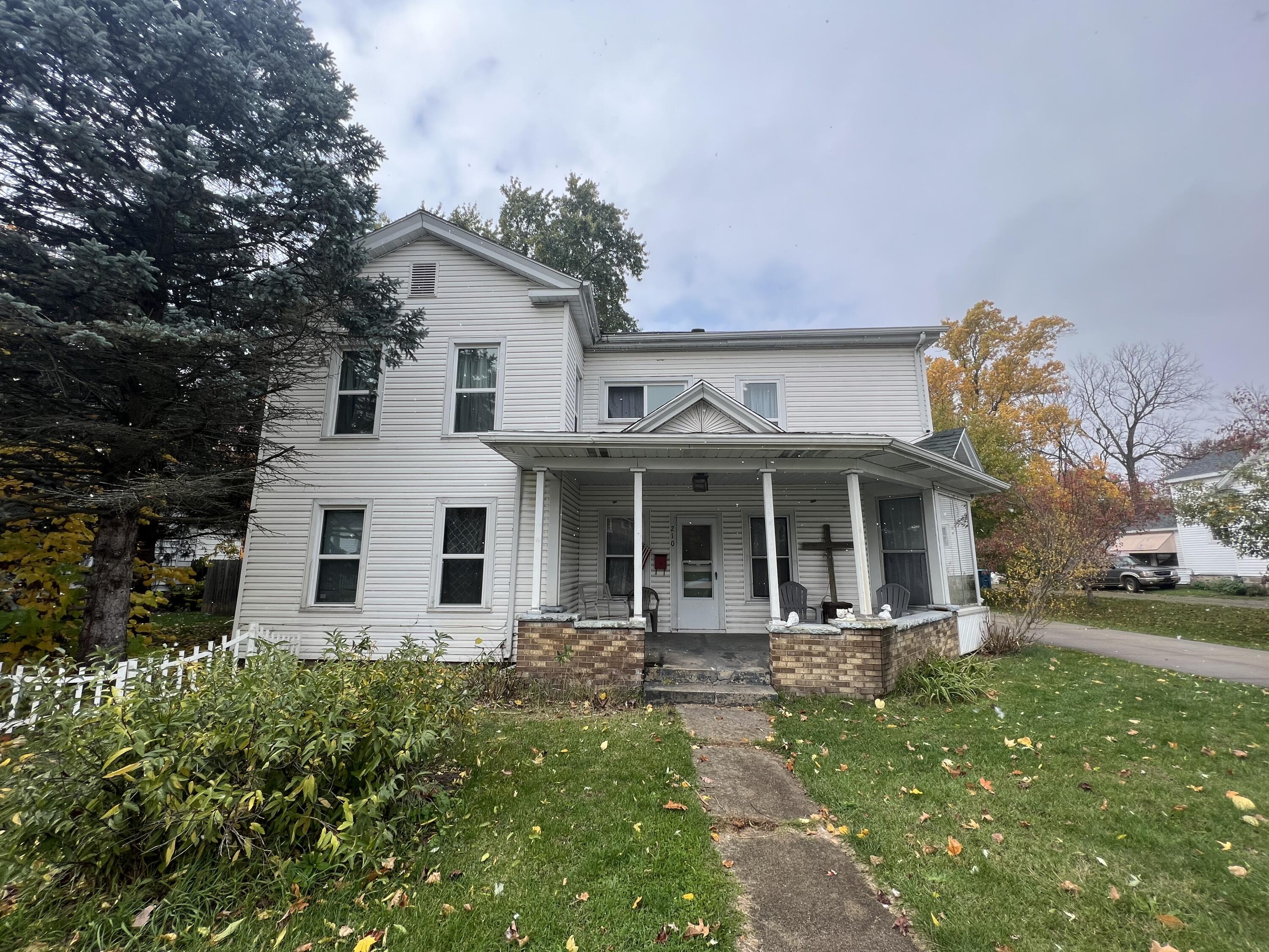 210 West Delaware Street Decatur, MI 49045 - Photo 1 of 16 IMG_2917