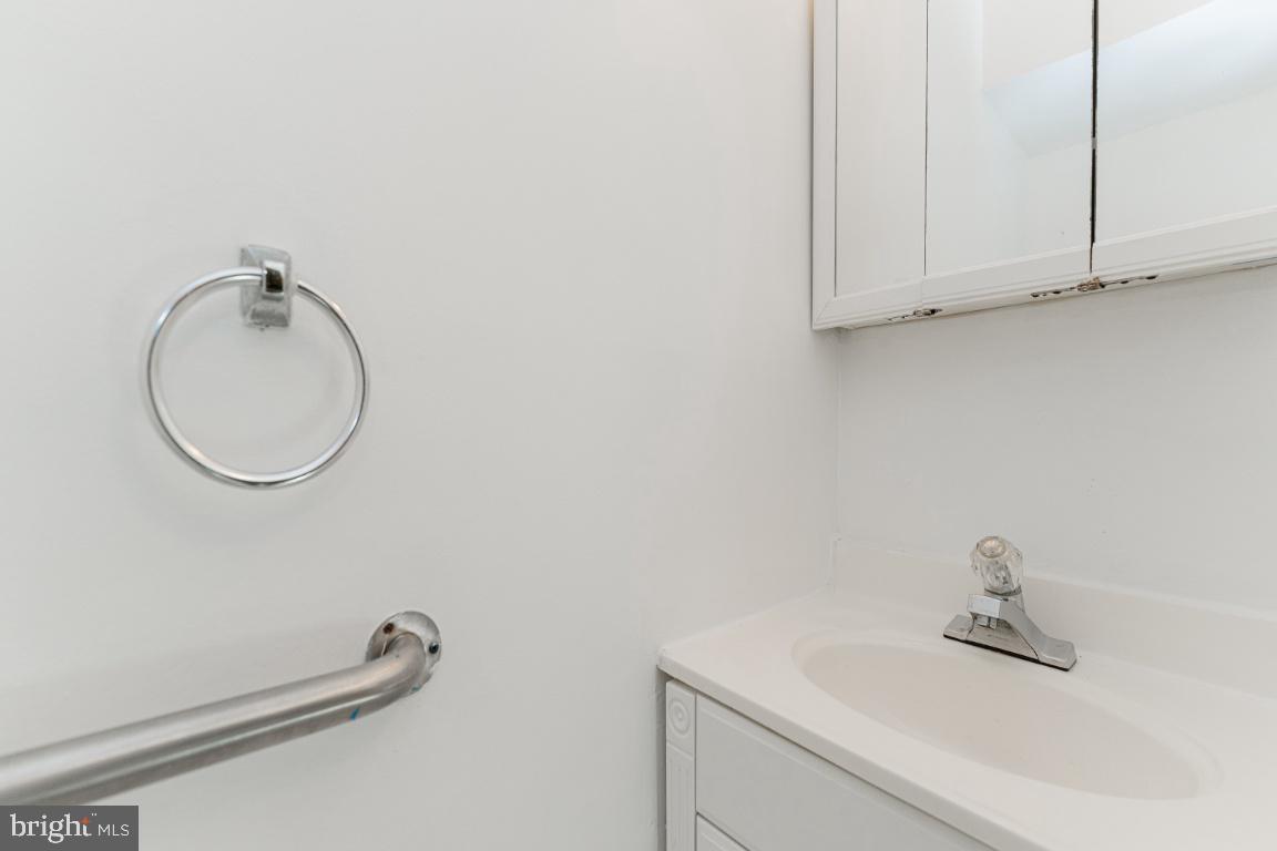 12174 Sanibel Court Reston, VA 20191 - Photo 12 of 22