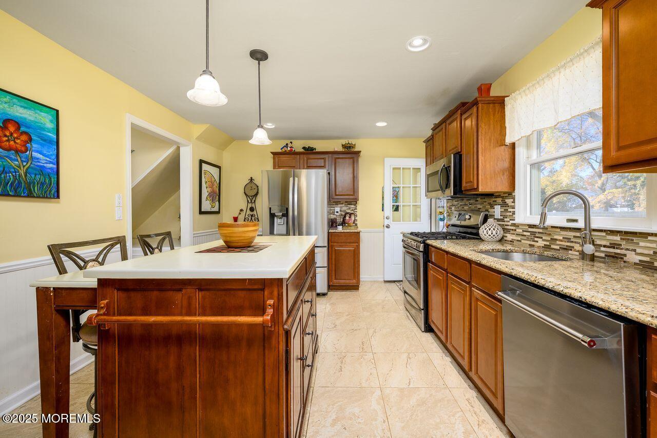 37 Willow Grove Way Manalapan, NJ 07726 - Photo 11 of 35 37_Willow_Grove_Way-29