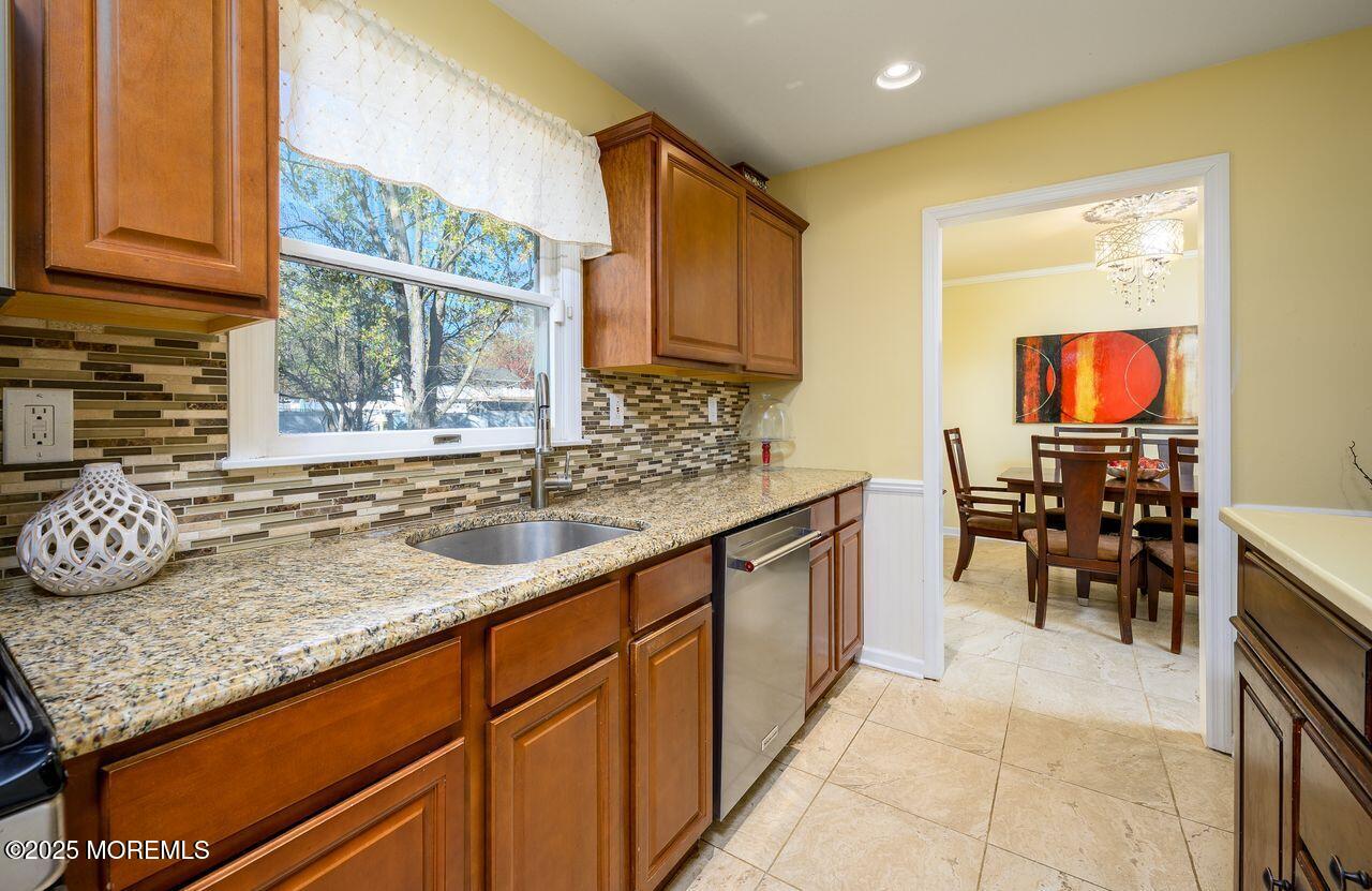 37 Willow Grove Way Manalapan, NJ 07726 - Photo 13 of 35 37_Willow_Grove_Way-26