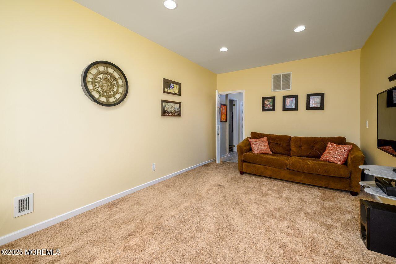 37 Willow Grove Way Manalapan, NJ 07726 - Photo 14 of 35 37_Willow_Grove_Way-18