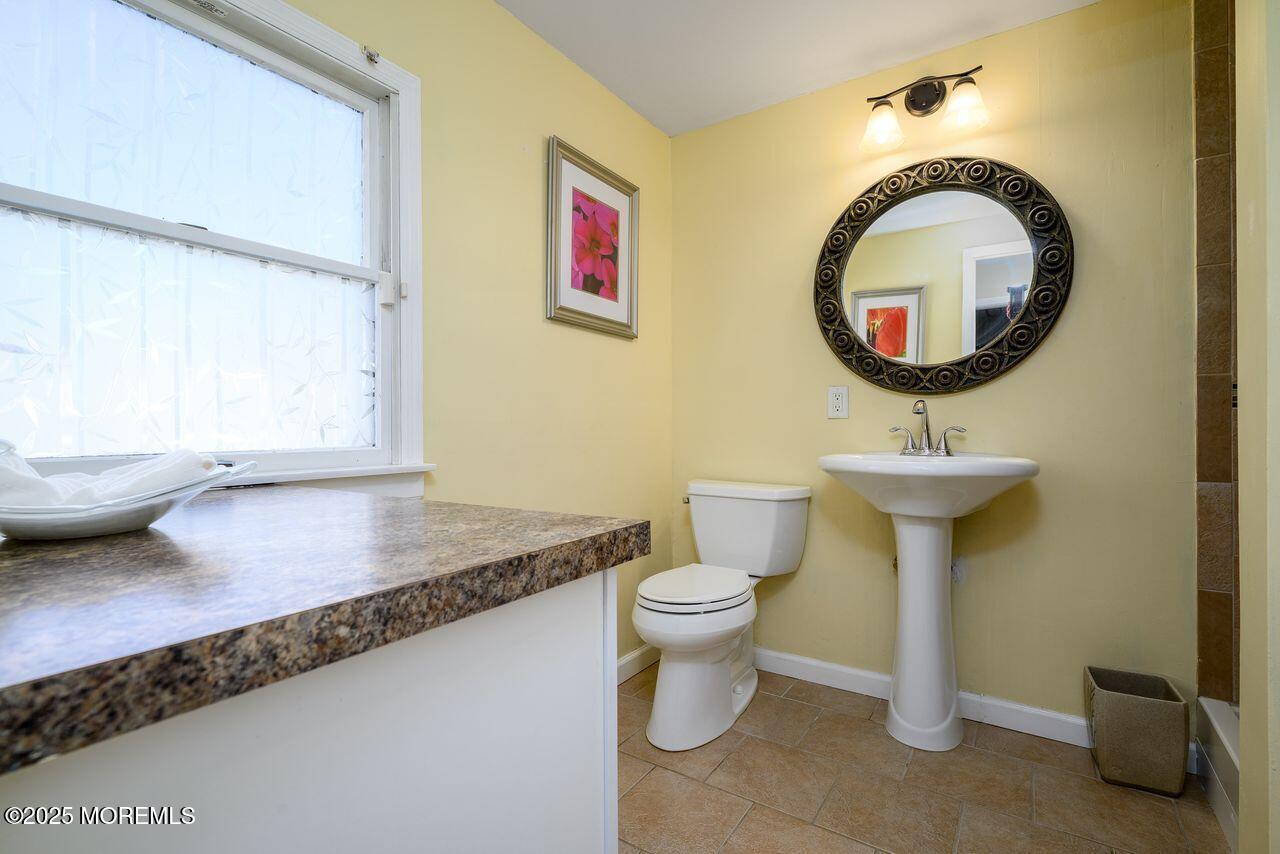 37 Willow Grove Way Manalapan, NJ 07726 - Photo 16 of 35 37_Willow_Grove_Way-21