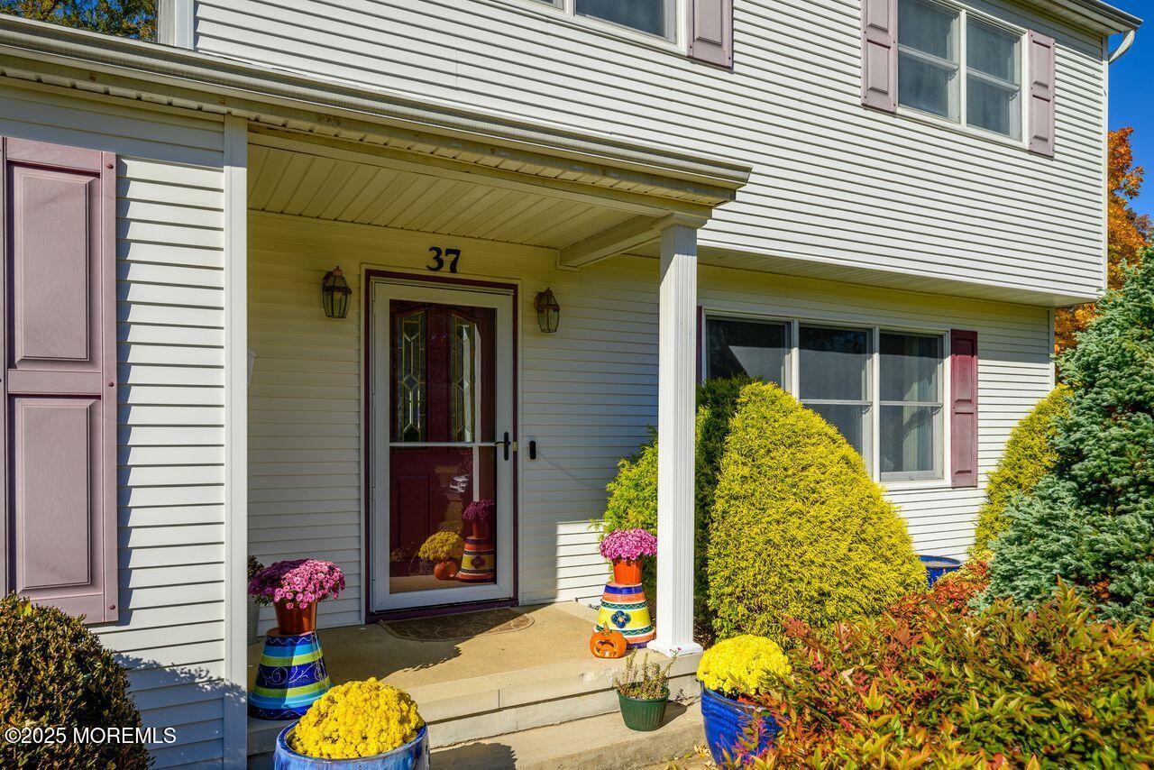 37 Willow Grove Way Manalapan, NJ 07726 - Photo 2 of 35 37_Willow_Grove_Way-1