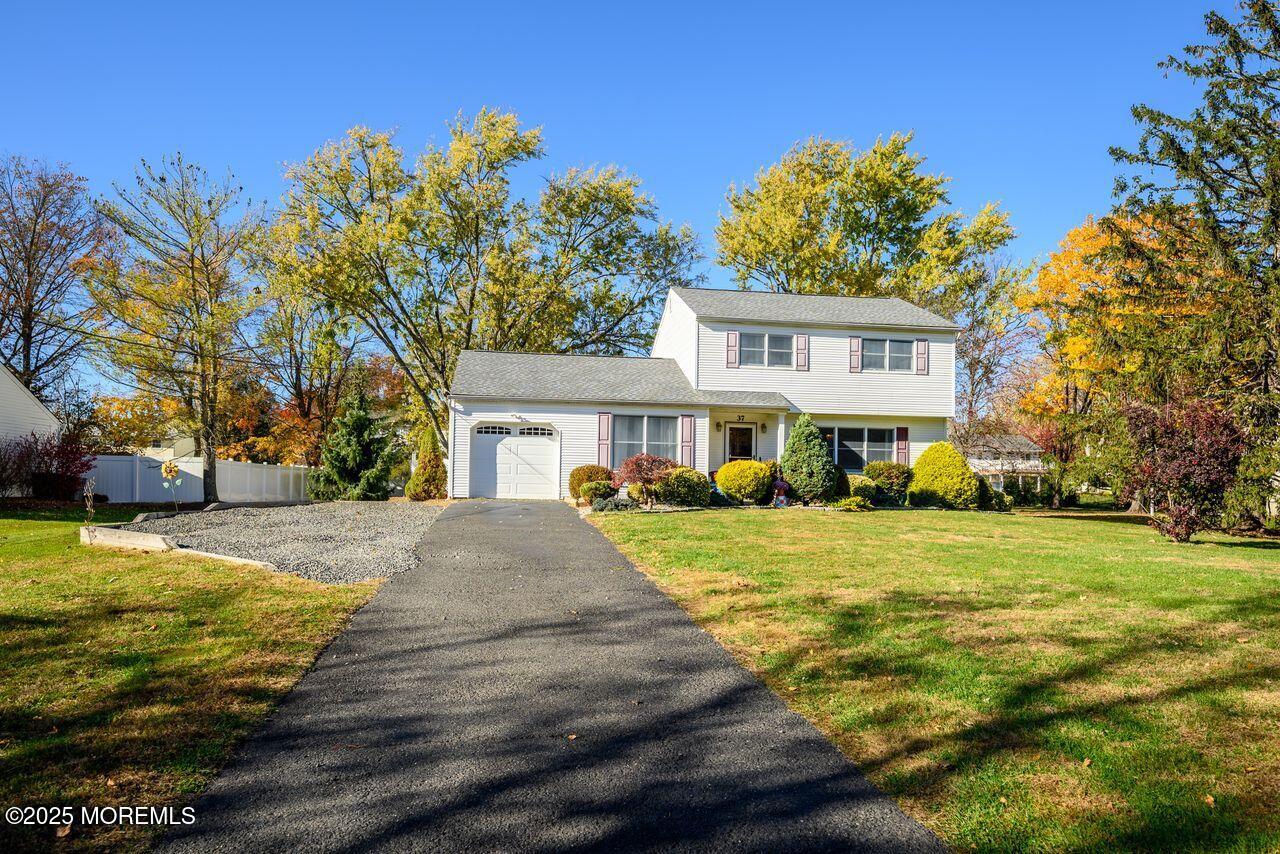 37 Willow Grove Way Manalapan, NJ 07726 - Photo 33 of 35 37_Willow_Grove_Way-40