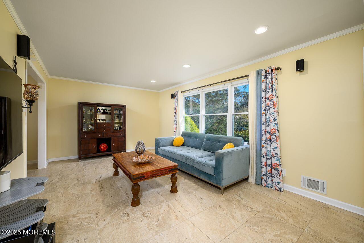 37 Willow Grove Way Manalapan, NJ 07726 - Photo 4 of 35 37_Willow_Grove_Way-33