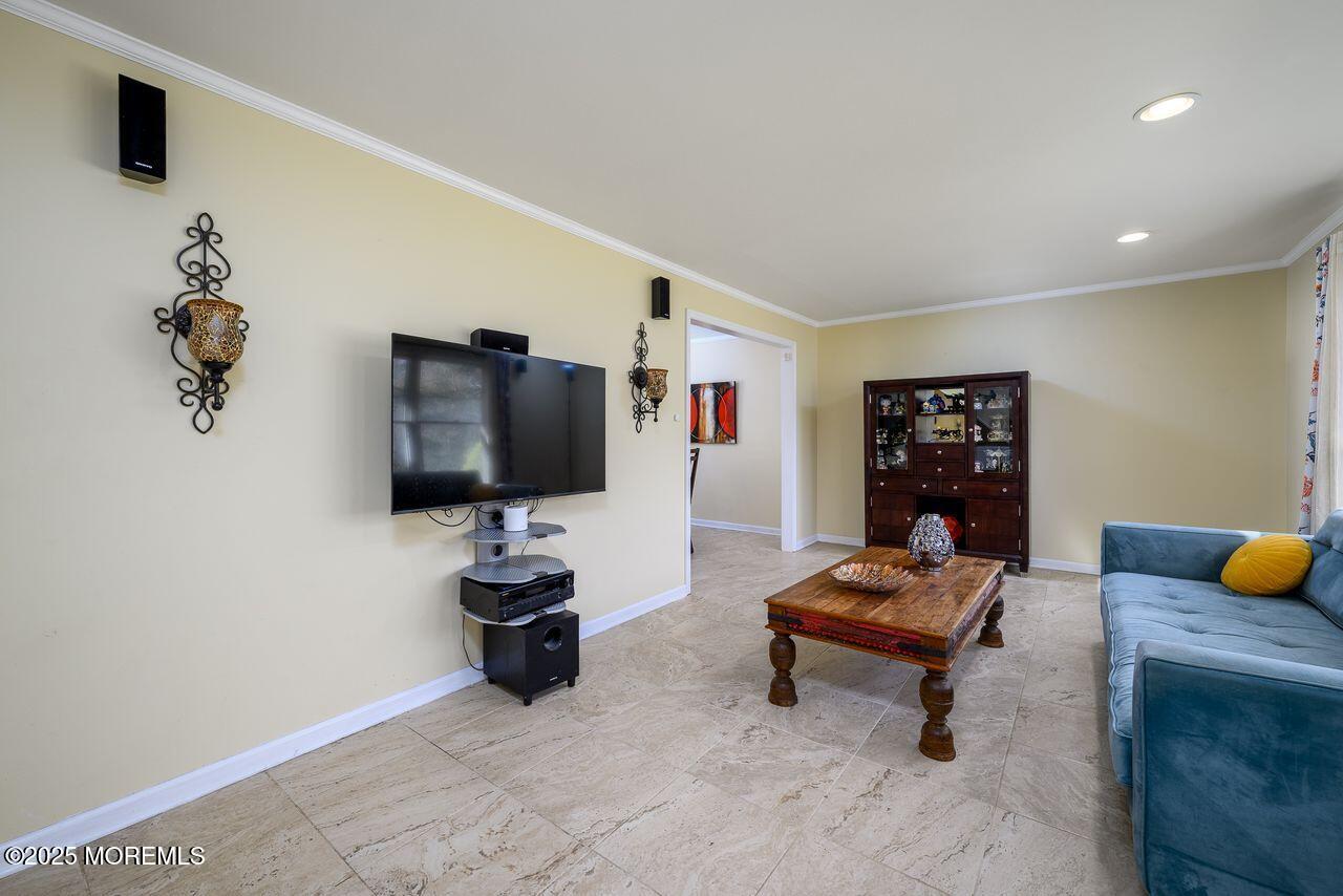 37 Willow Grove Way Manalapan, NJ 07726 - Photo 6 of 35 37_Willow_Grove_Way-34