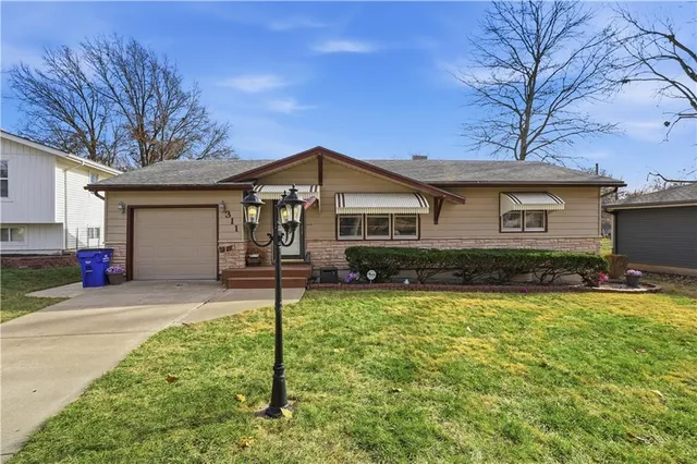 $270,000 | 311 Northeast Arlington Circle, Lee's Summit, MO 64063