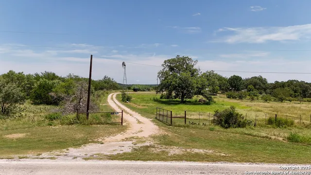 $325,000 | 73 Fm 1221, Hext, TX 76848