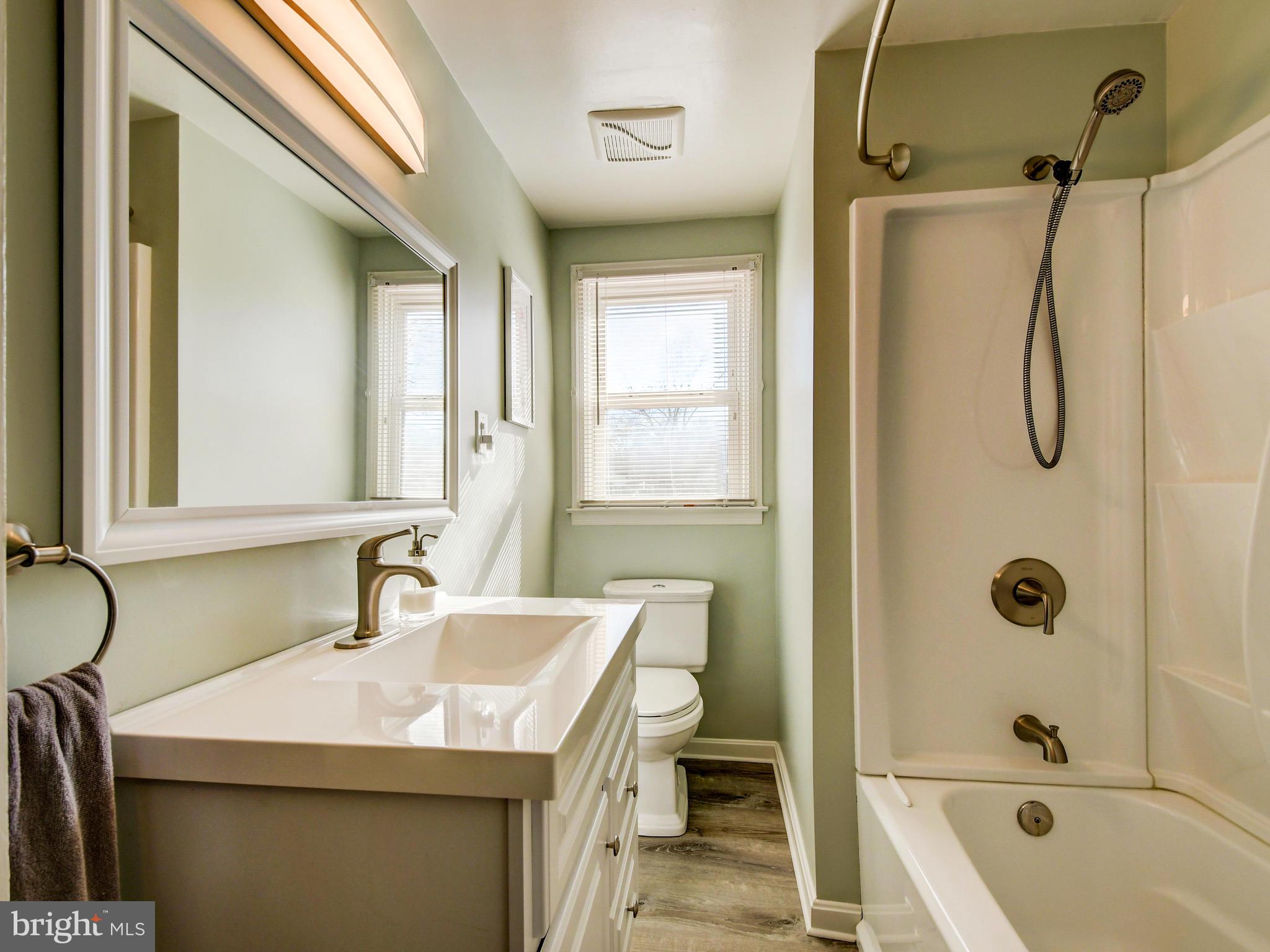 9705 Harford Road Baltimore, MD 21234 - Photo 21 of 38 Bathroom