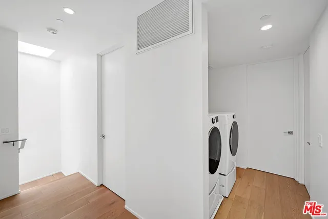 $2,598,000 | 2215 5th Street, Unit B, Santa Monica, CA 90405