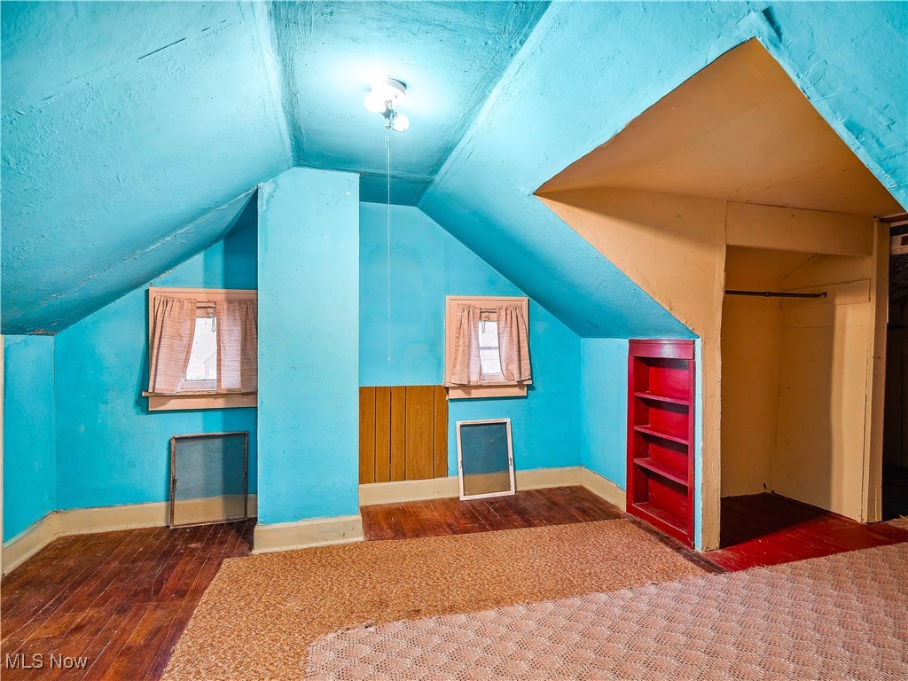 35400 Chestnut Ridge Road North Ridgeville, OH 44039 - Photo 23 of 48 Adjavascript:__doPostBack('m_lbClearCheckedDescription','')ditional living space with wood finished floors, a textured ceiling, lofted ceiling, built in features, and baseboards