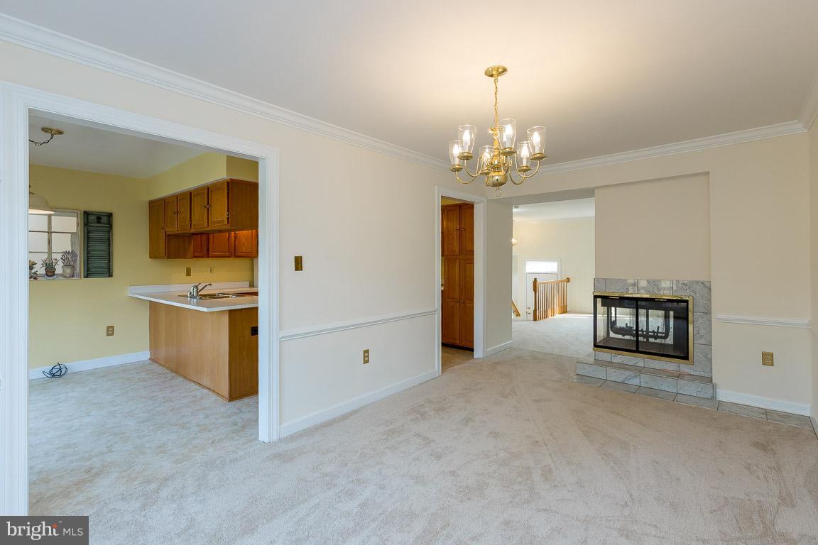 5592 Rivendell Place Frederick, MD 21703 - Photo 8 of 28 Kitchen/Dining Room