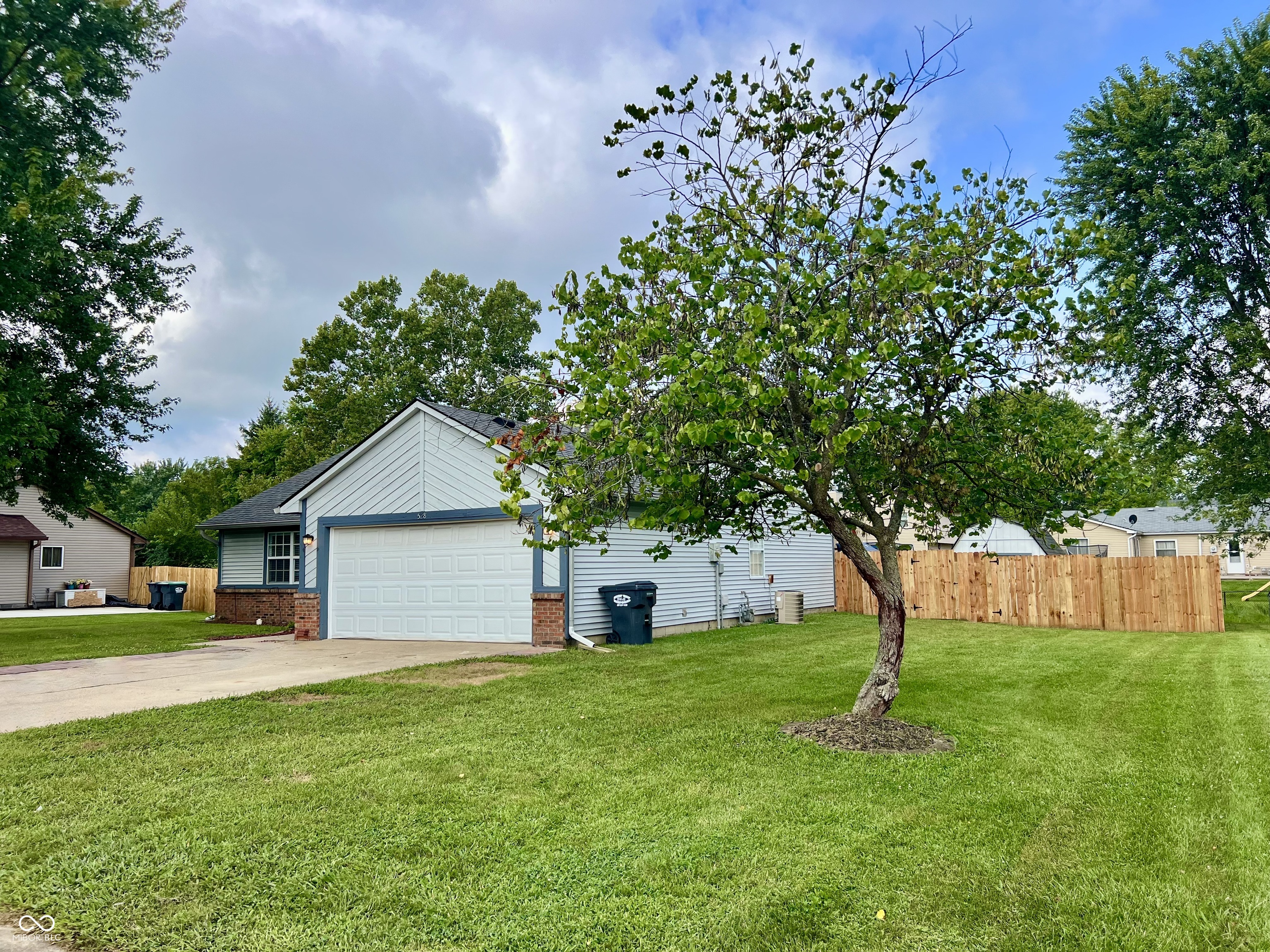 528 Yorktown Road Greenwood, IN 46142 - Photo 3 of 16 Gallery Image 3
