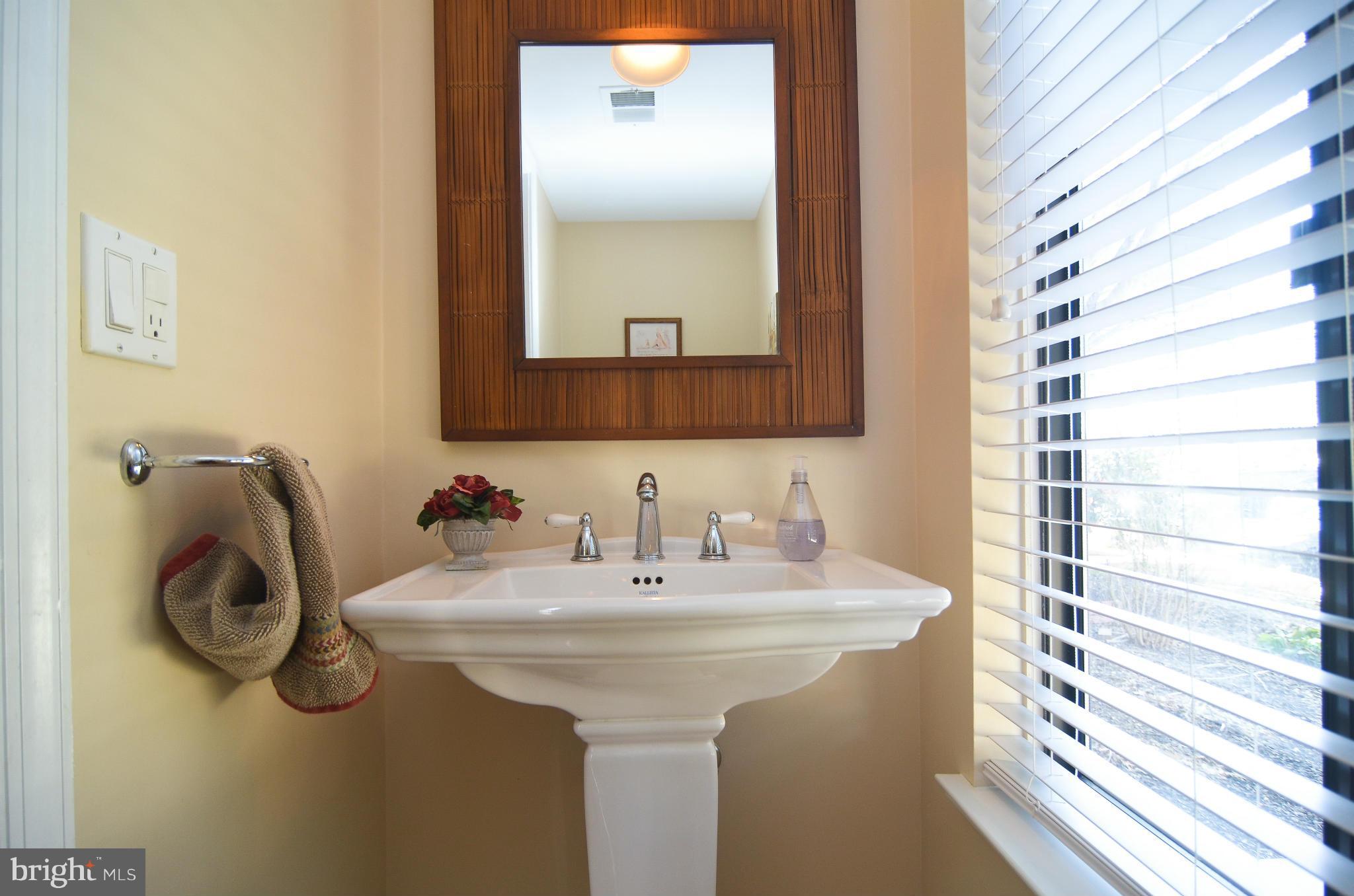 2041 Swans Neck Way Reston, VA 20191 - Photo 4 of 30 Main Level Half Bath