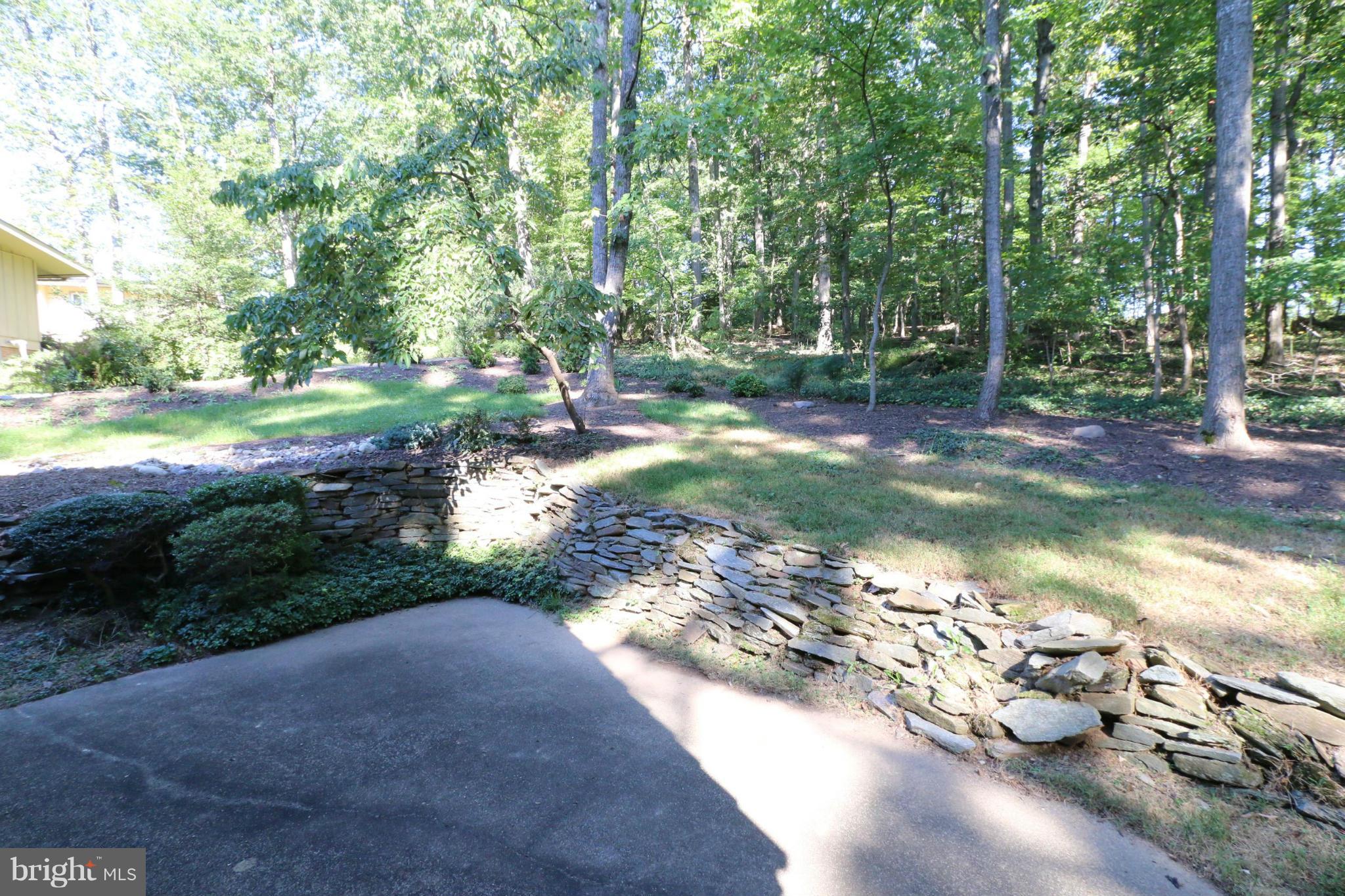 11235 South Shore Road Reston, VA 20190 - Photo 19 of 27 Exterior (Rear)