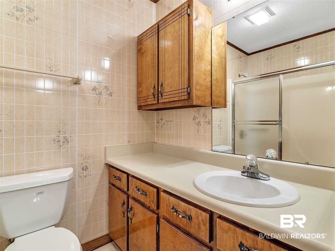 106 South Beech Street Foley, AL 36535 - Photo 27 of 49 106 Guest Bathroom