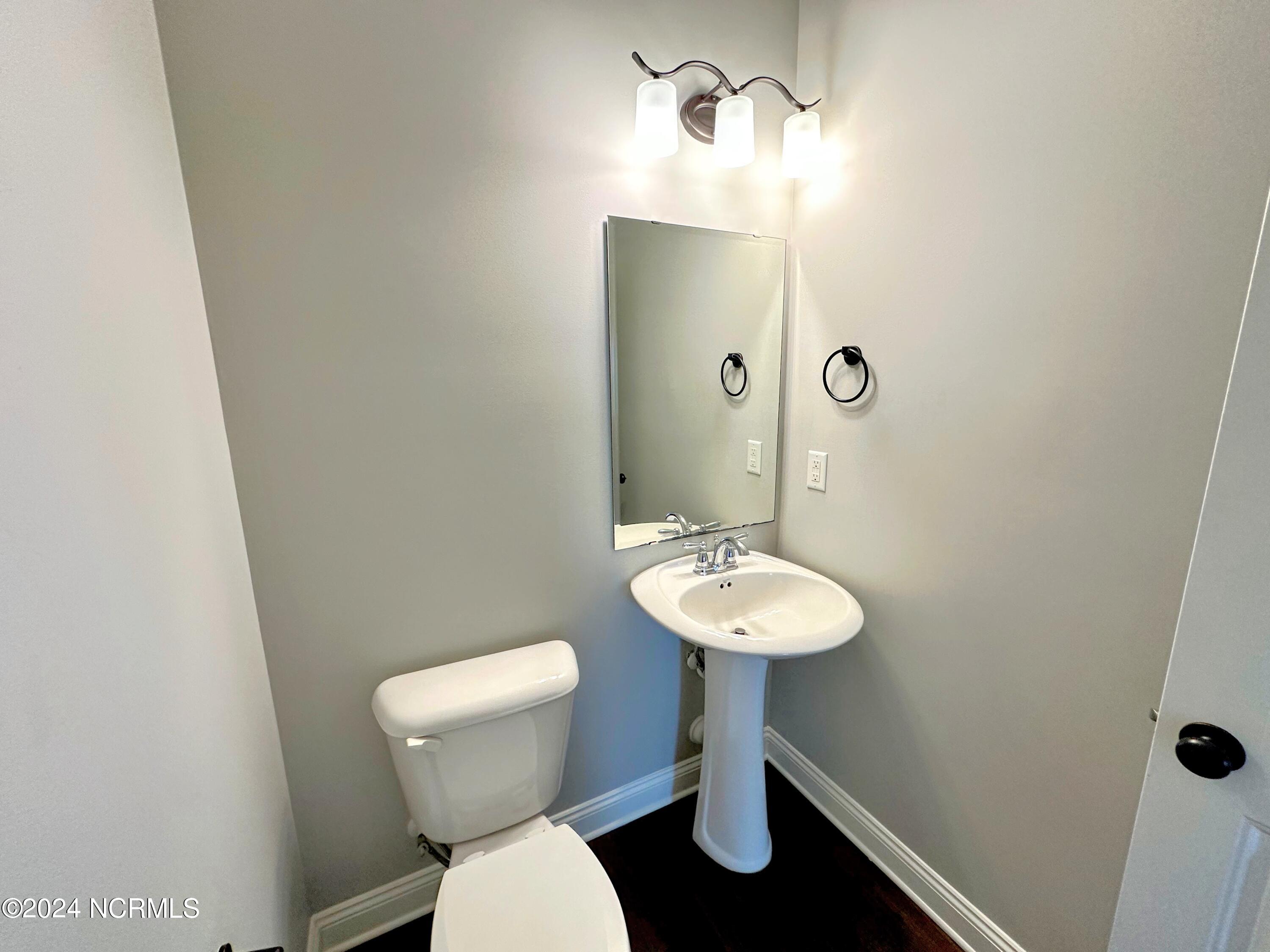 469 Albemarle Road Wilmington, NC 28405 - Photo 13 of 33 8 powder room