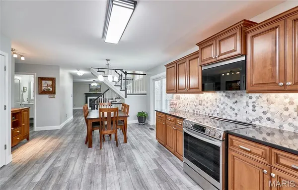 $525,000 | 1319 Oak Borough Drive, Ballwin, MO 63021