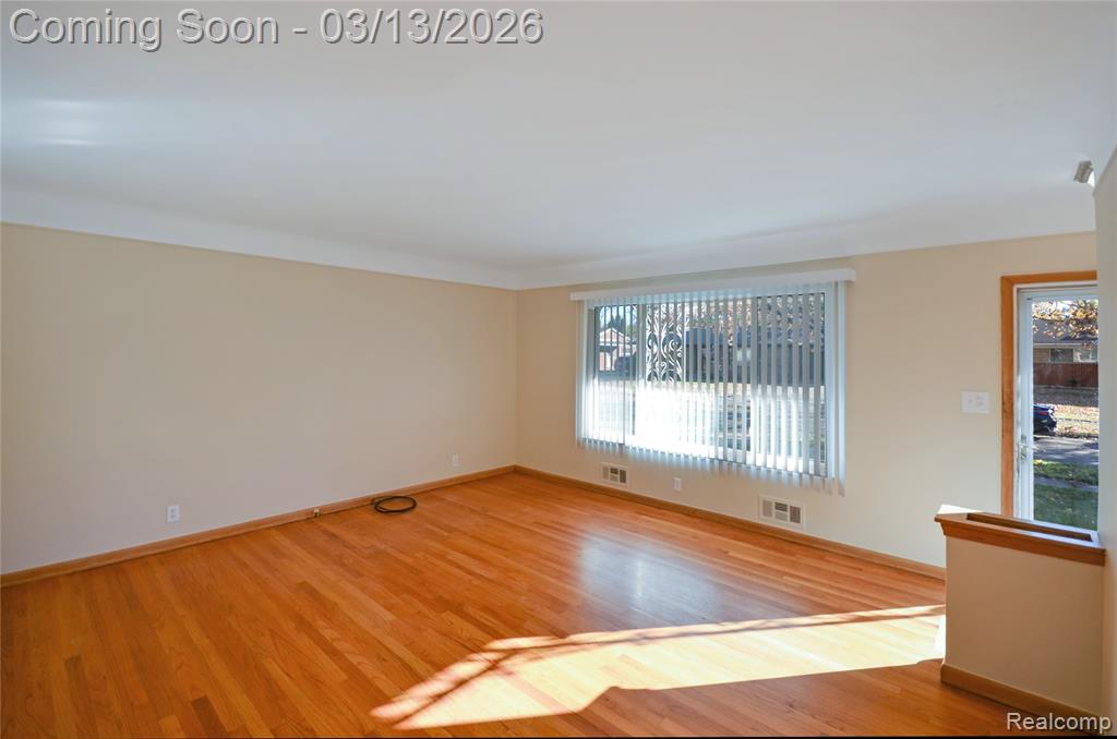 8565 Dale Center Line, MI 48015 - Photo 9 of 34 Gallery Image 9