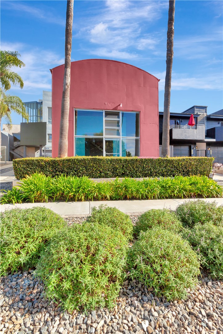 34202 Sepulveda Avenue Dana Point, CA 92624 - Photo 4 of 17 Outside of the front of the building