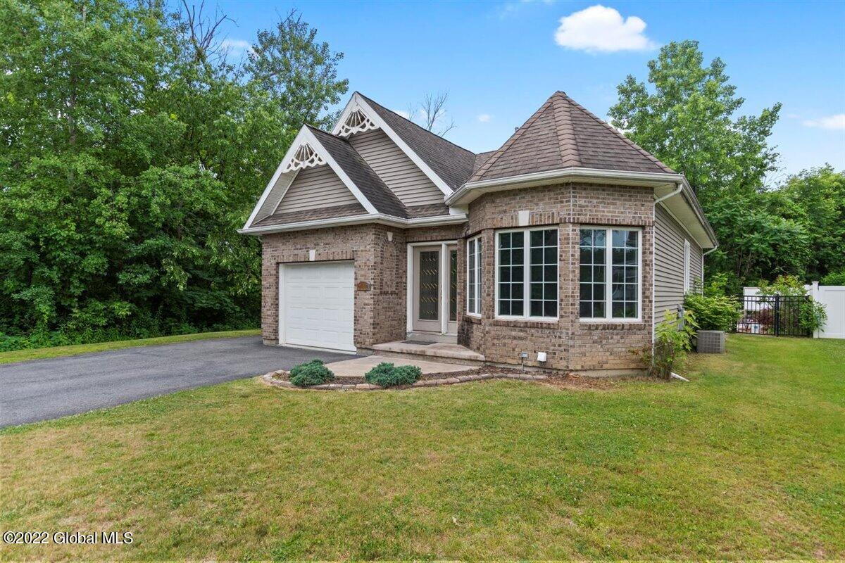 217 Taurus Road Schenectady, NY 12304 - Photo 1 of 33 30-HMS_9996