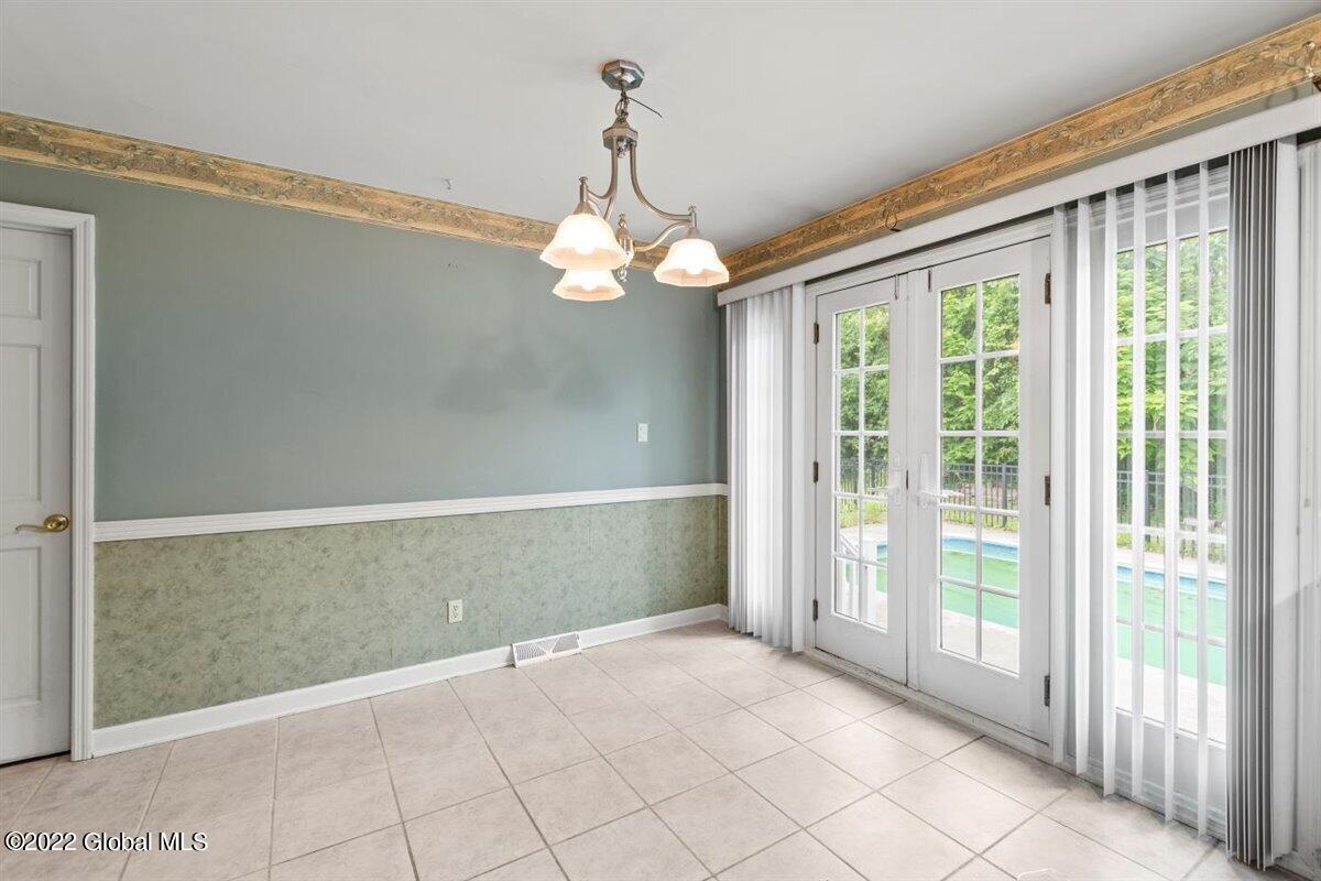 217 Taurus Road Schenectady, NY 12304 - Photo 12 of 33 14-HMS_9910