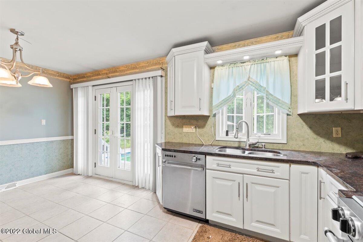 217 Taurus Road Schenectady, NY 12304 - Photo 5 of 33 15-HMS_9913