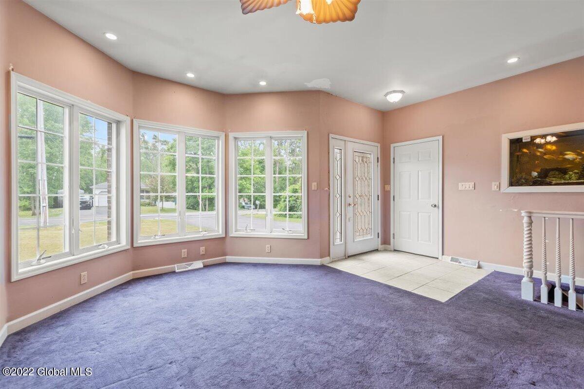 217 Taurus Road Schenectady, NY 12304 - Photo 9 of 33 01-HMS_9847