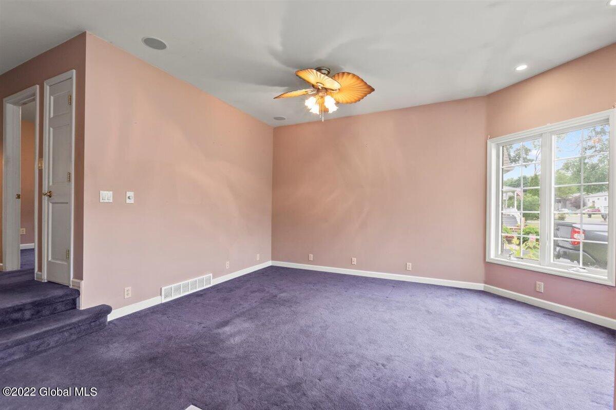 217 Taurus Road Schenectady, NY 12304 - Photo 10 of 33 04-HMS_9853