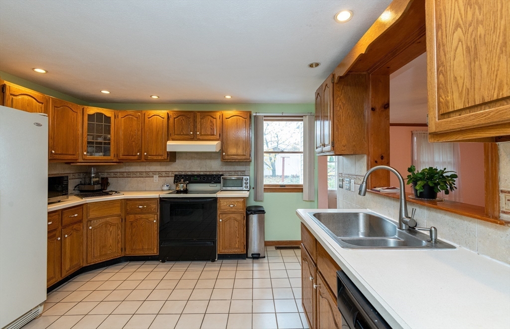 19 Dewitt Road Stoneham, MA 02180 - Photo 10 of 42 Gallery Image 10