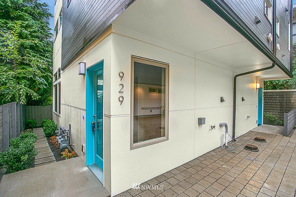 929 14th Avenue Seattle, WA 98122 - Photo 1 of 18