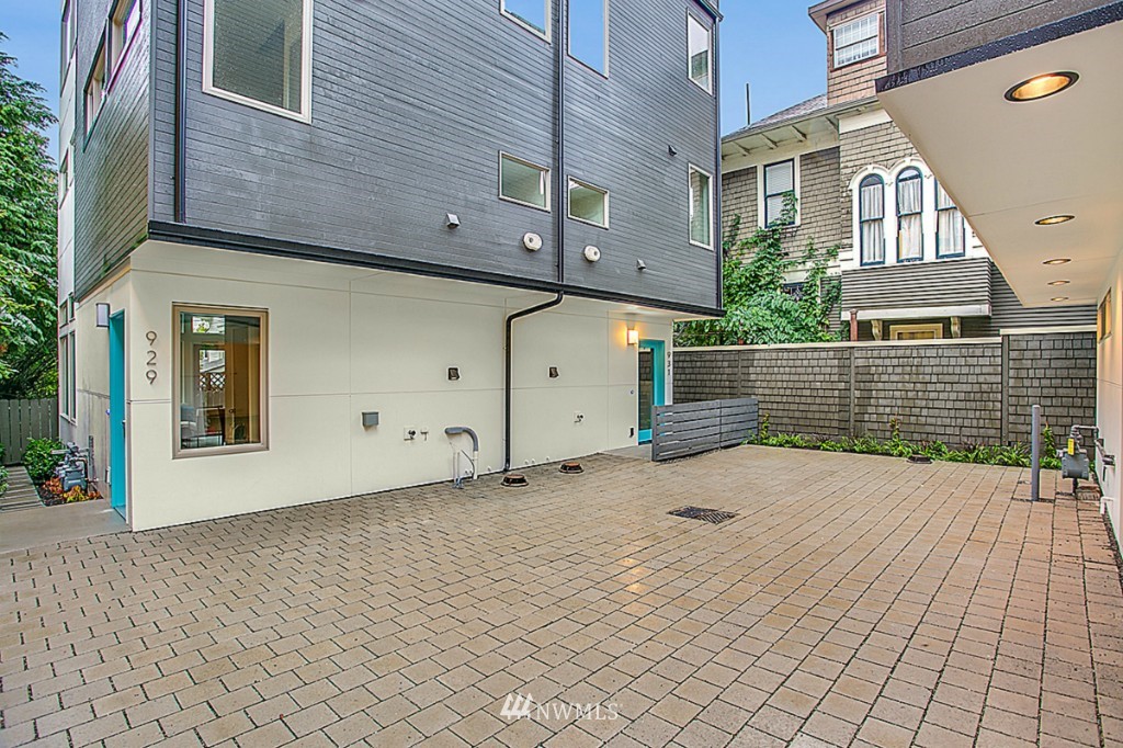 929 14th Avenue Seattle, WA 98122 - Photo 2 of 18