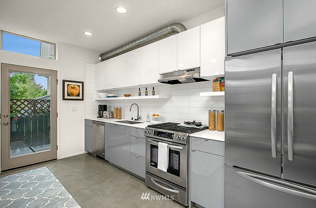 929 14th Avenue Seattle, WA 98122 - Photo 11 of 18
