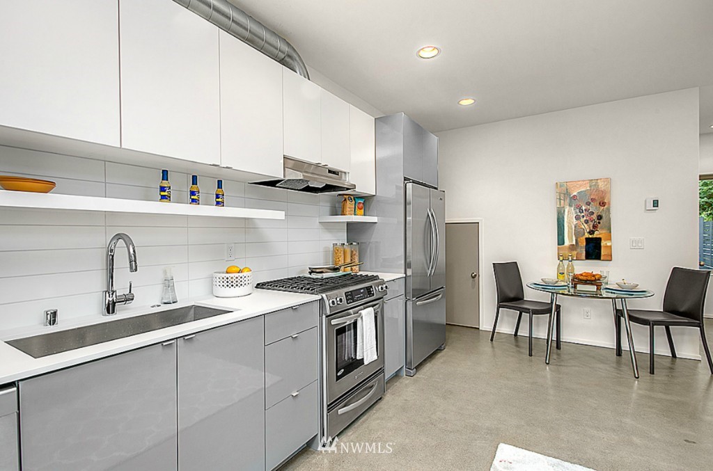 929 14th Avenue Seattle, WA 98122 - Photo 12 of 18