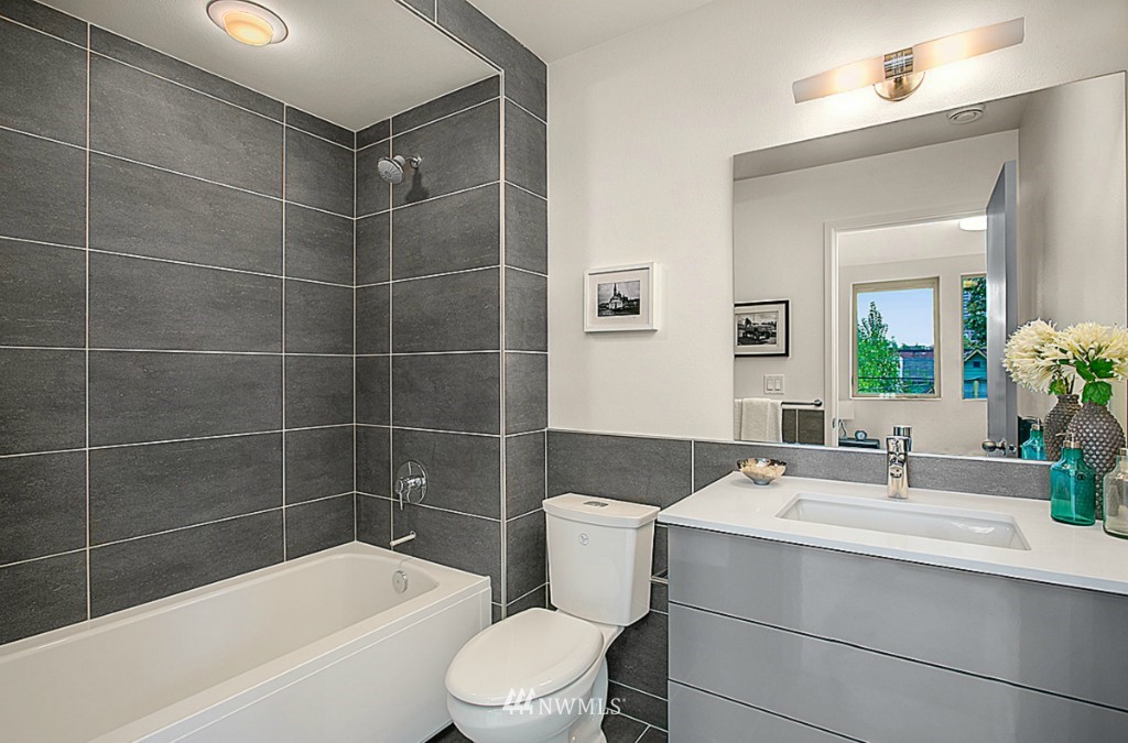 929 14th Avenue Seattle, WA 98122 - Photo 14 of 18
