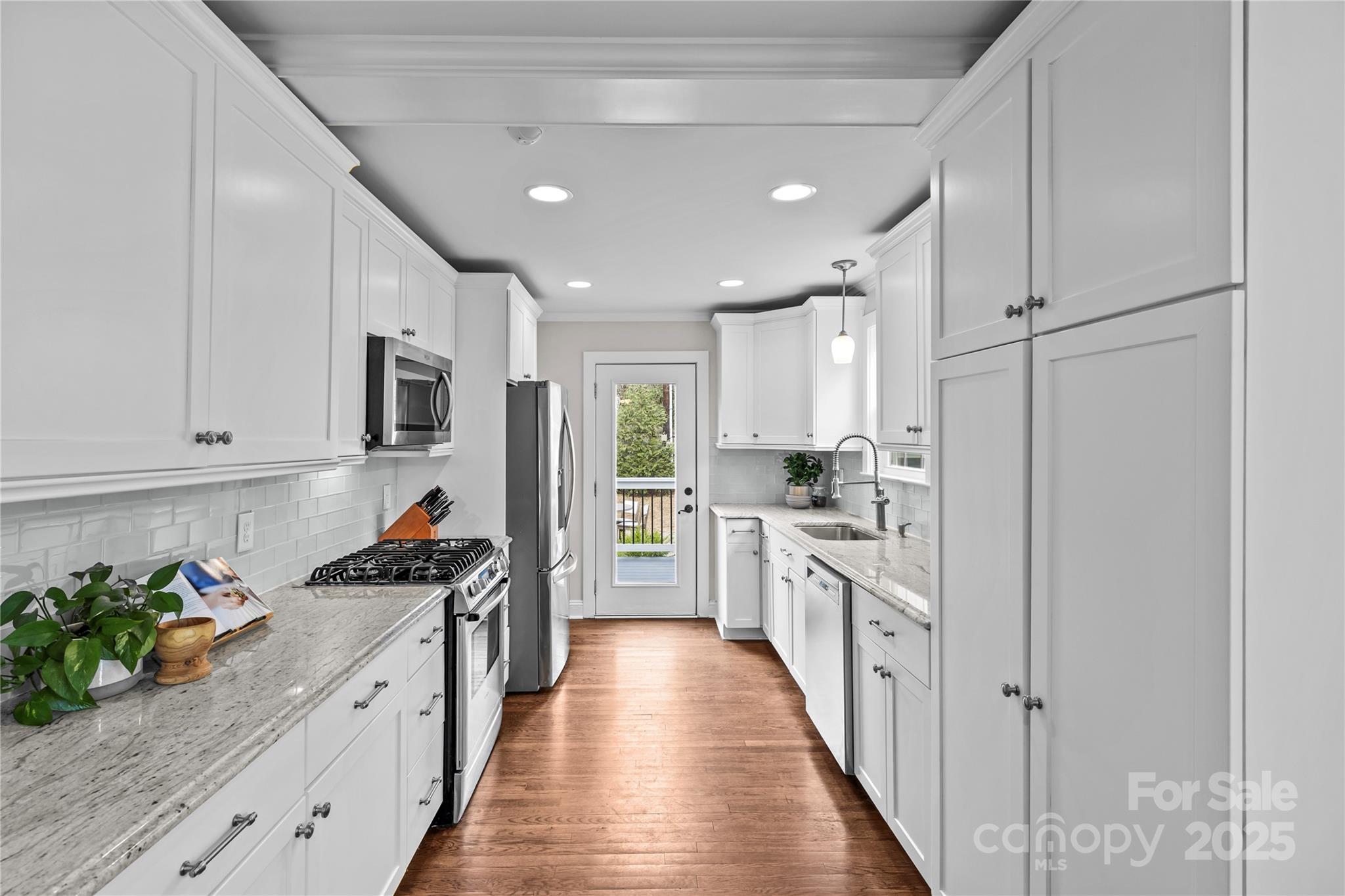 2425 Kingsbury Drive Charlotte, NC 28205 - Photo 15 of 47