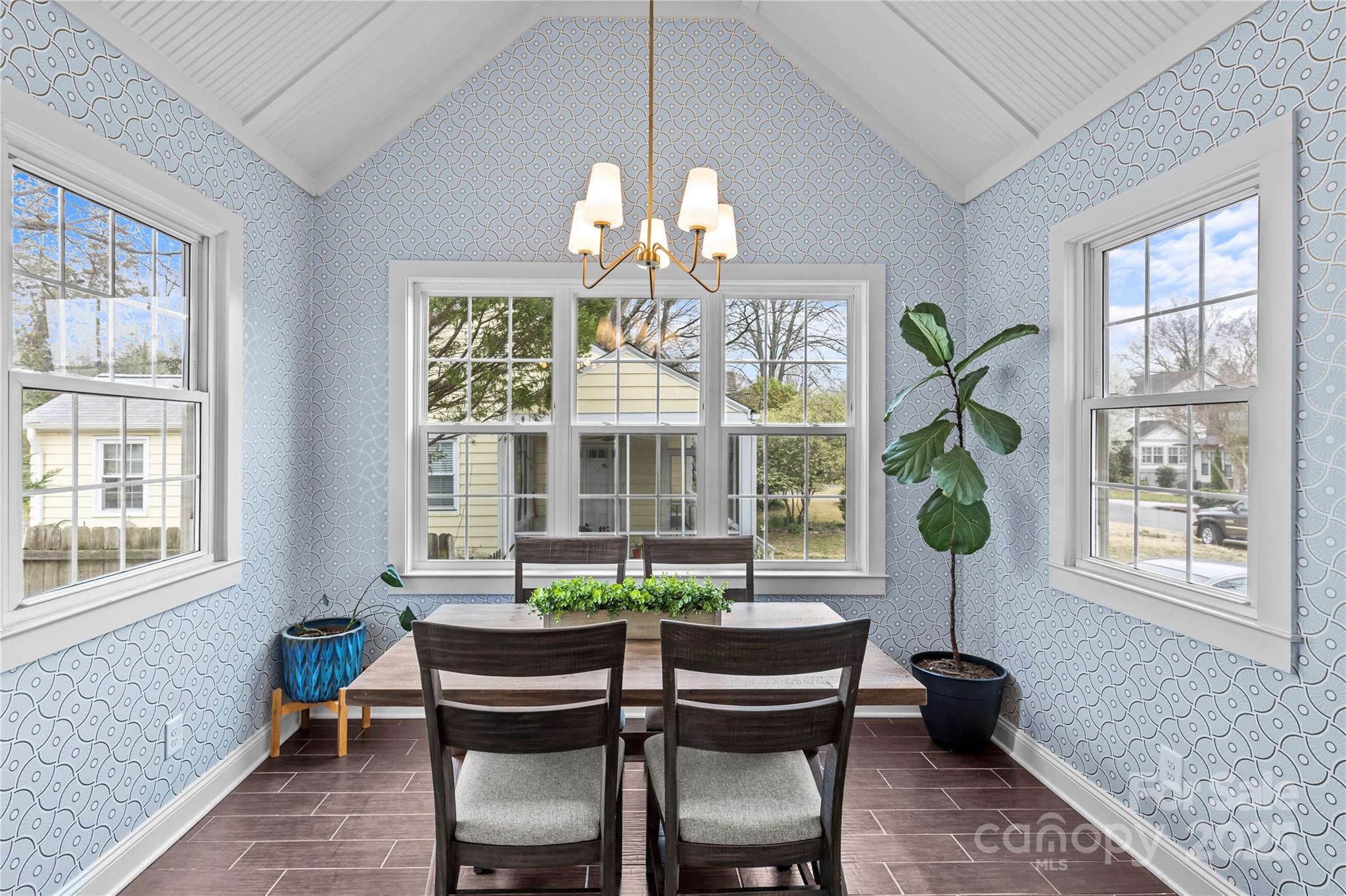 2425 Kingsbury Drive Charlotte, NC 28205 - Photo 9 of 47