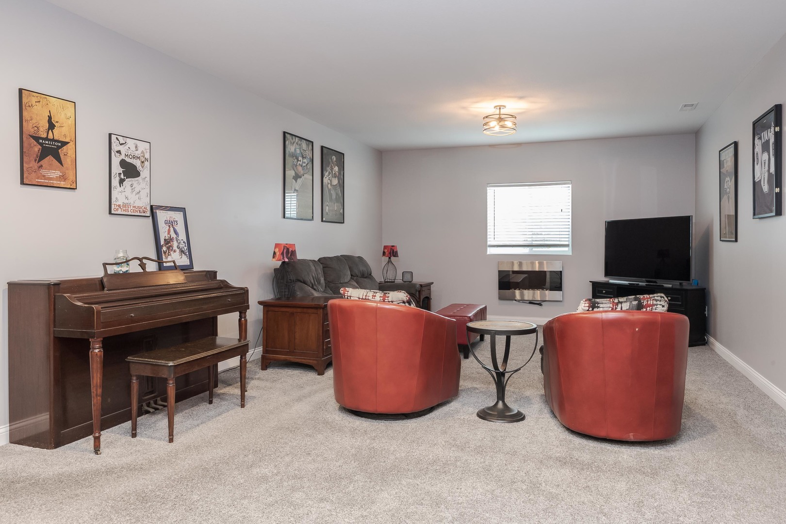 2603 Piney Run Bloomington, IL 61705 - Photo 27 of 42 a living room with furniture and a flat screen tv