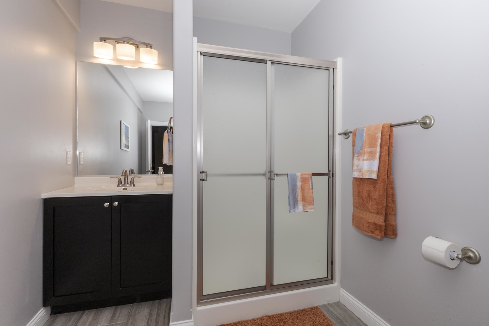 2603 Piney Run Bloomington, IL 61705 - Photo 31 of 42 a bathroom with a sink and mirror